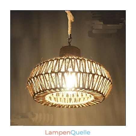 Handgefertigte Vintage-Kronleuchterlampe mit Kunstwerken. Handgefertigte Vintage-Kronleuchterlampe mit Kunstwerken.