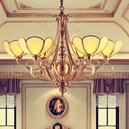 Traditioneller klassischer rustikaler Lodge-Kronleuchter aus Messing und Metall