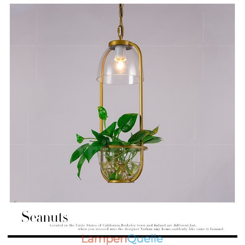 Traditionelle klassische Pendelleuchte aus Glas mit einer Leuchte