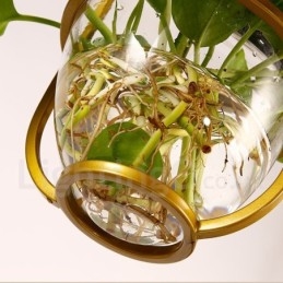 Traditionelle klassische Pendelleuchte aus Glas mit einer Leuchte