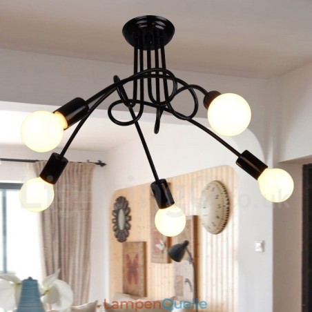 Kronleuchter aus schwarzem Metall mit 5 Lichtern im Landhausstil Kronleuchter aus schwarzem Metall mit 5 Lichtern im Landhausstil