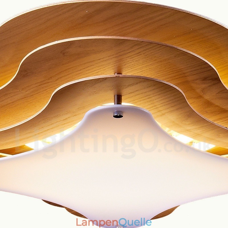 Deckenleuchte aus Holz