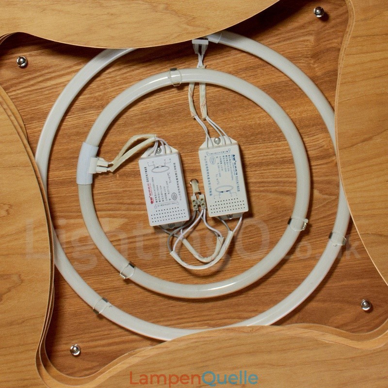 Deckenleuchte aus Holz