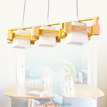 3-flammige Pendelleuchte aus Holz im modernen, zeitgenössischen nordischen Stil mit Stoffschirm 3-flammige Pendelleuchte aus Holz im modernen, zeitgenössischen nordischen Stil mit Stoffschirm