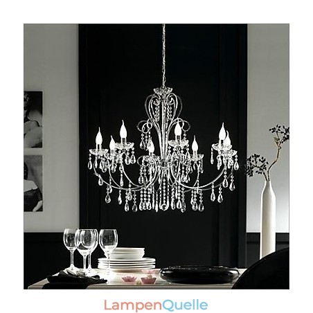 Traditioneller klassischer Kronleuchter aus Kristall und Chrommetall
