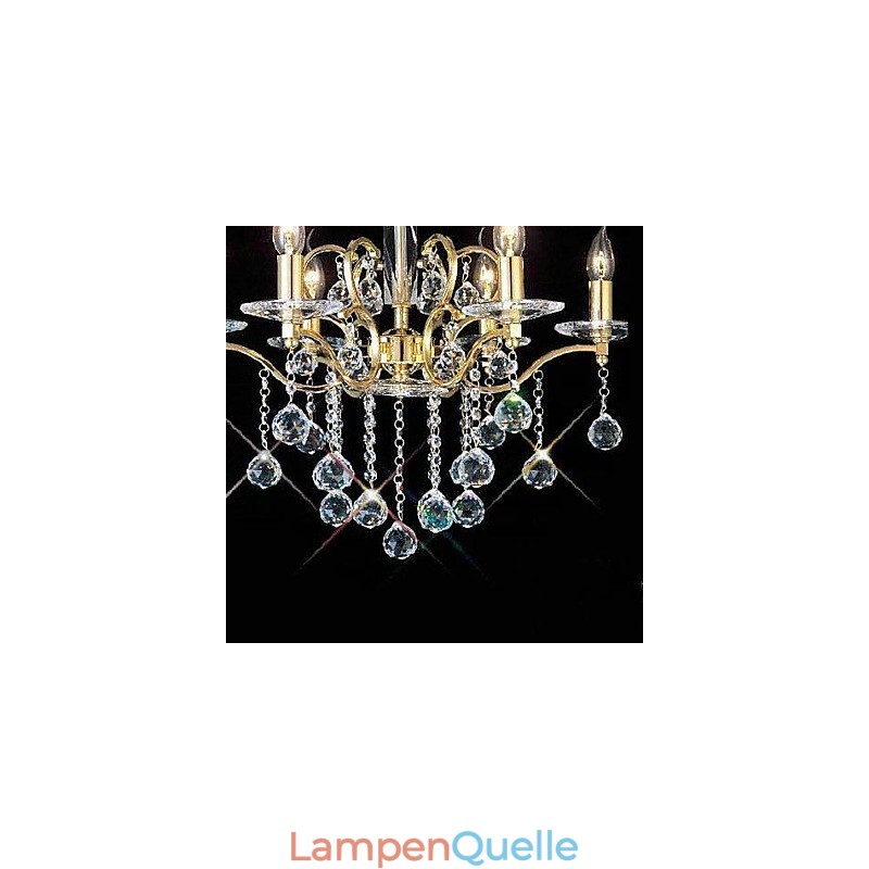 Traditioneller klassischer Kronleuchter aus Kristall und Goldmetall
