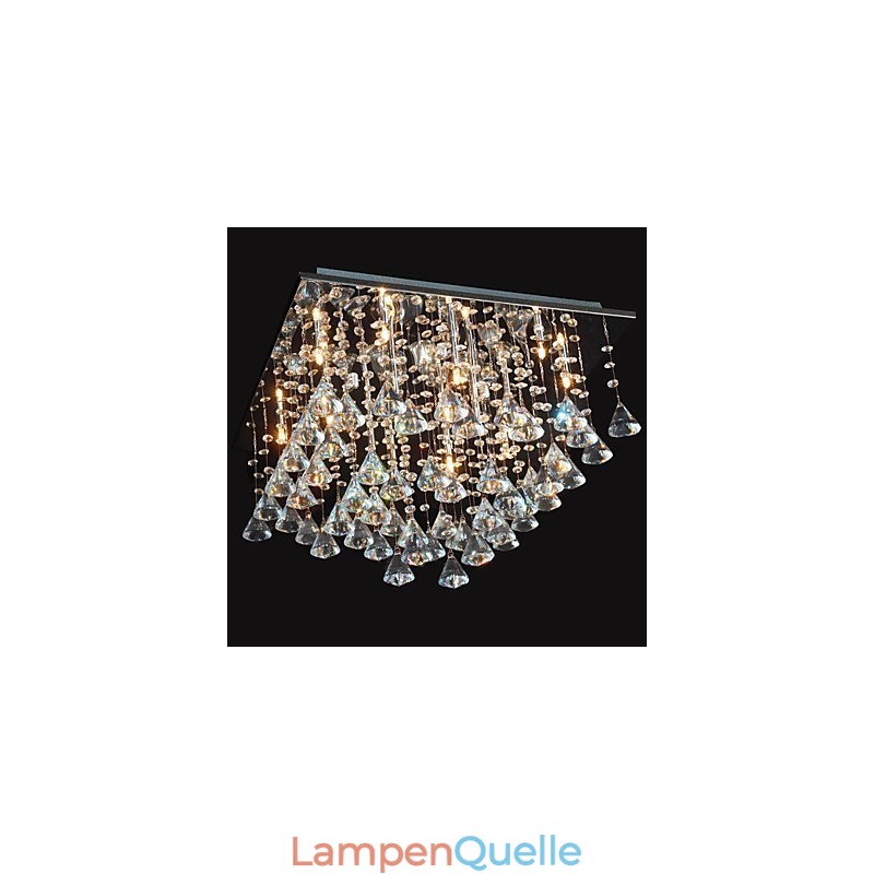 Traditioneller klassischer Kronleuchter aus Kristall und Chrommetall