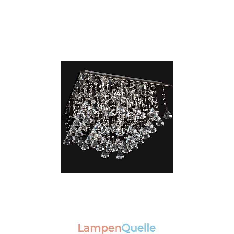 Traditioneller klassischer Kronleuchter aus Kristall und Chrommetall