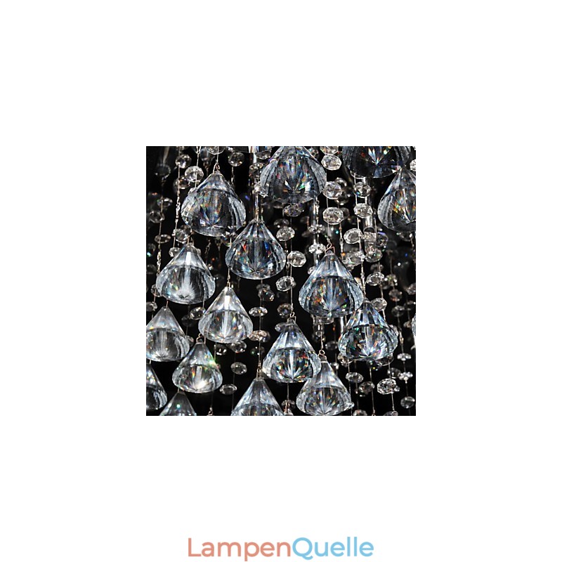 Traditioneller klassischer Kronleuchter aus Kristall und Chrommetall