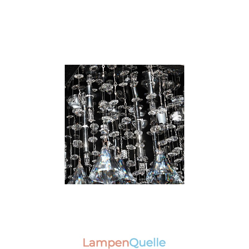 Traditioneller klassischer Kronleuchter aus Kristall und Chrommetall