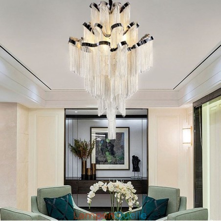 Moderne, elegante Pendelleuchte mit Quaste Moderne, elegante Pendelleuchte mit Quaste