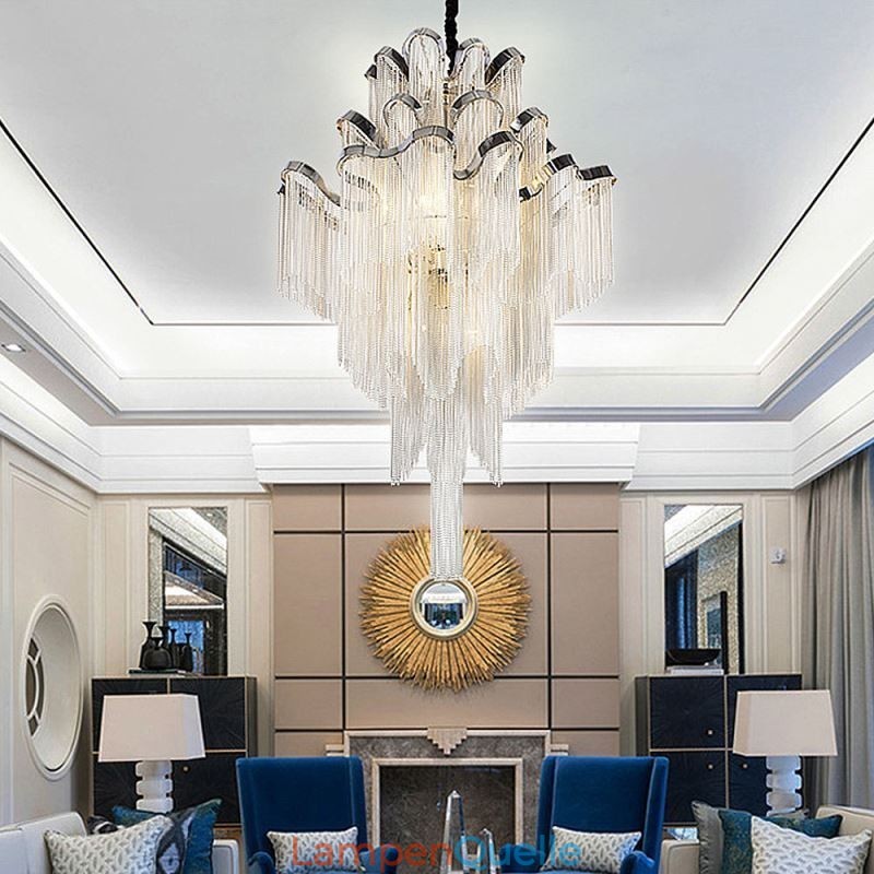 Moderne, elegante Pendelleuchte mit Quaste