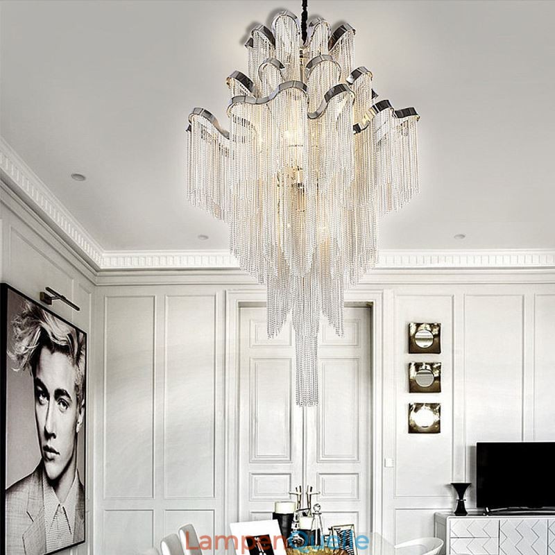 Moderne, elegante Pendelleuchte mit Quaste