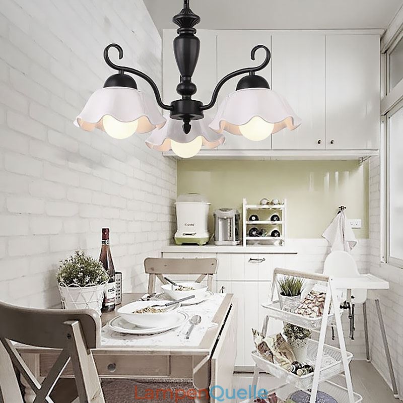 Nordische Pendelleuchte aus Eisen in Blumenform mit Glasschirm