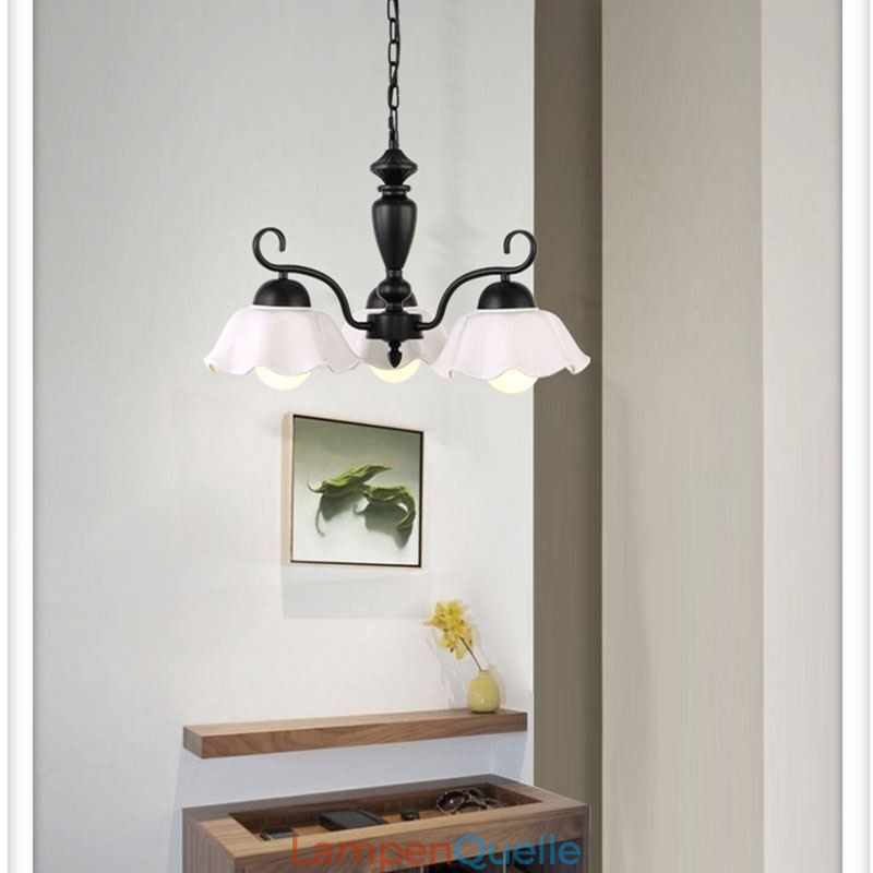 Nordische Pendelleuchte aus Eisen in Blumenform mit Glasschirm