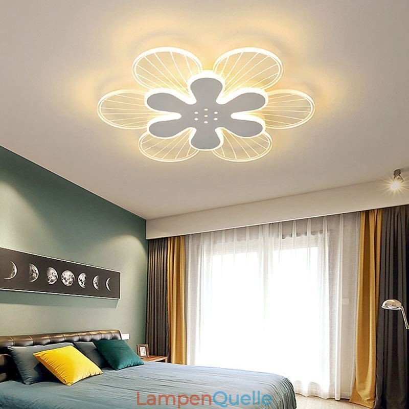 Moderne, bündige Deckenleuchte mit hübscher Blume
