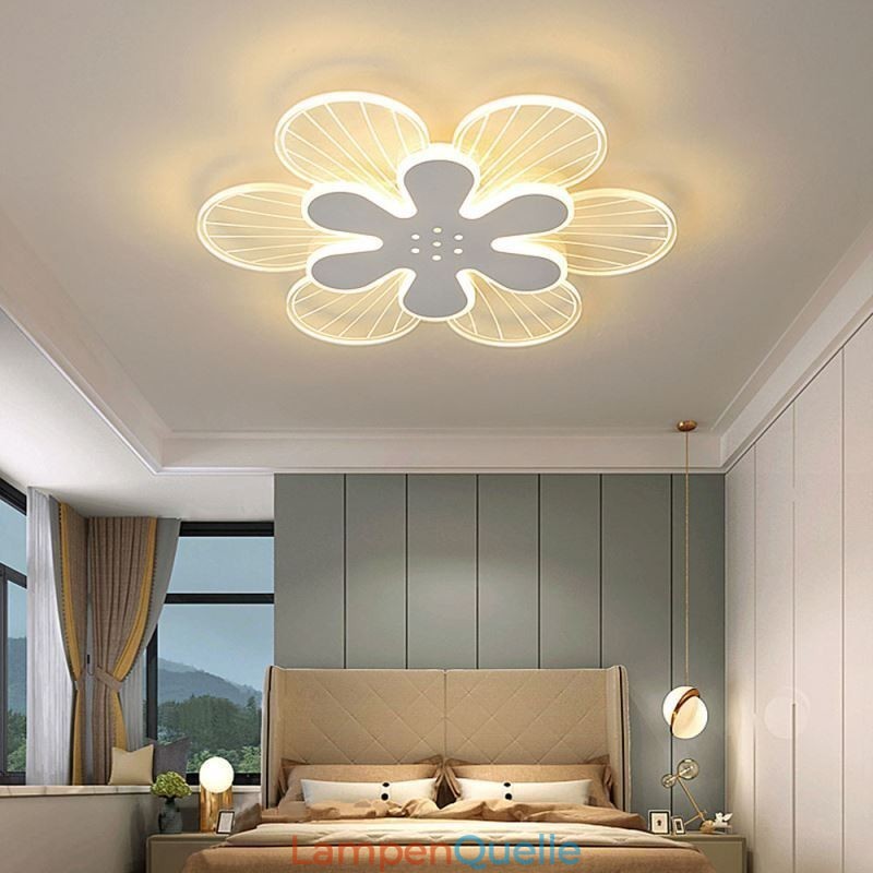 Moderne, bündige Deckenleuchte mit hübscher Blume