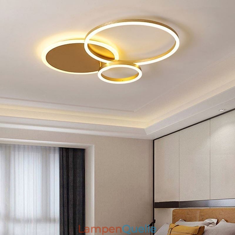 Moderne, runde Deckenleuchte in Gold
