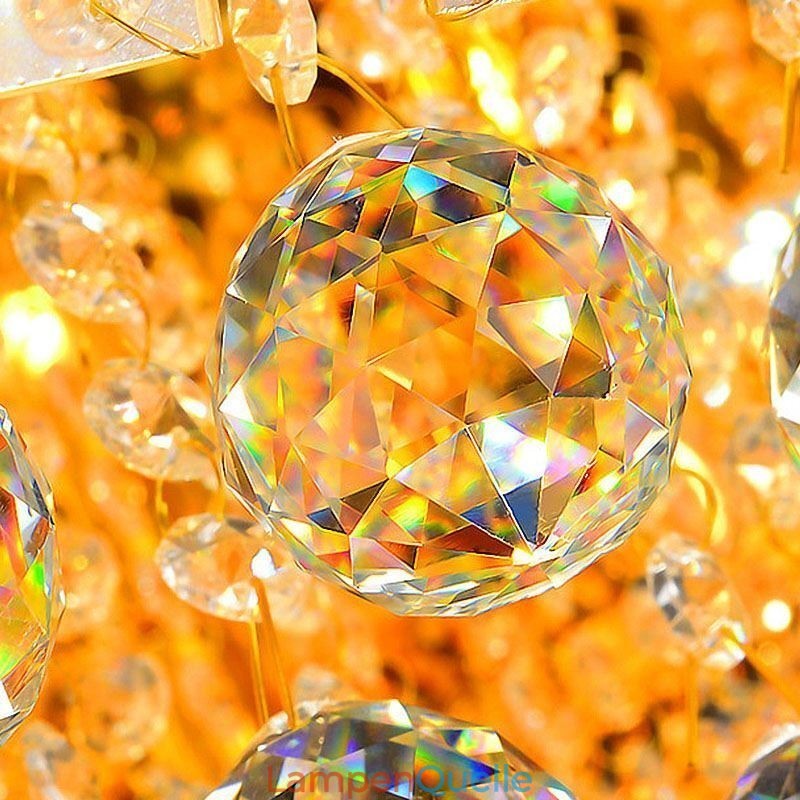 Anmutige Deckenleuchte mit goldenem Kristall