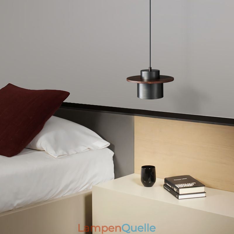 Moderne Pendelleuchte mit einer Leuchte aus Messing, Pendelleuchte, Insel