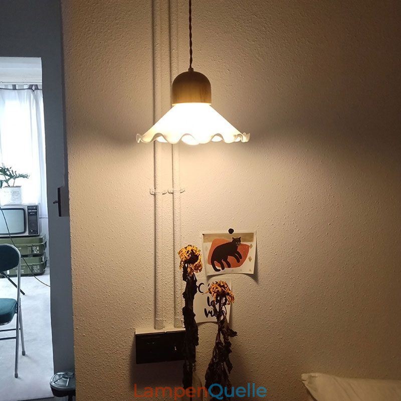 Moderne Pendelleuchte aus Glas mit Spitze und Einzelkopf