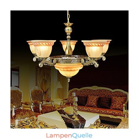 Traditioneller klassischer Vintage-Retro-Kronleuchter aus Bronzemetall Traditioneller klassischer Vintage-Retro-Kronleuchter aus Bronzemetall