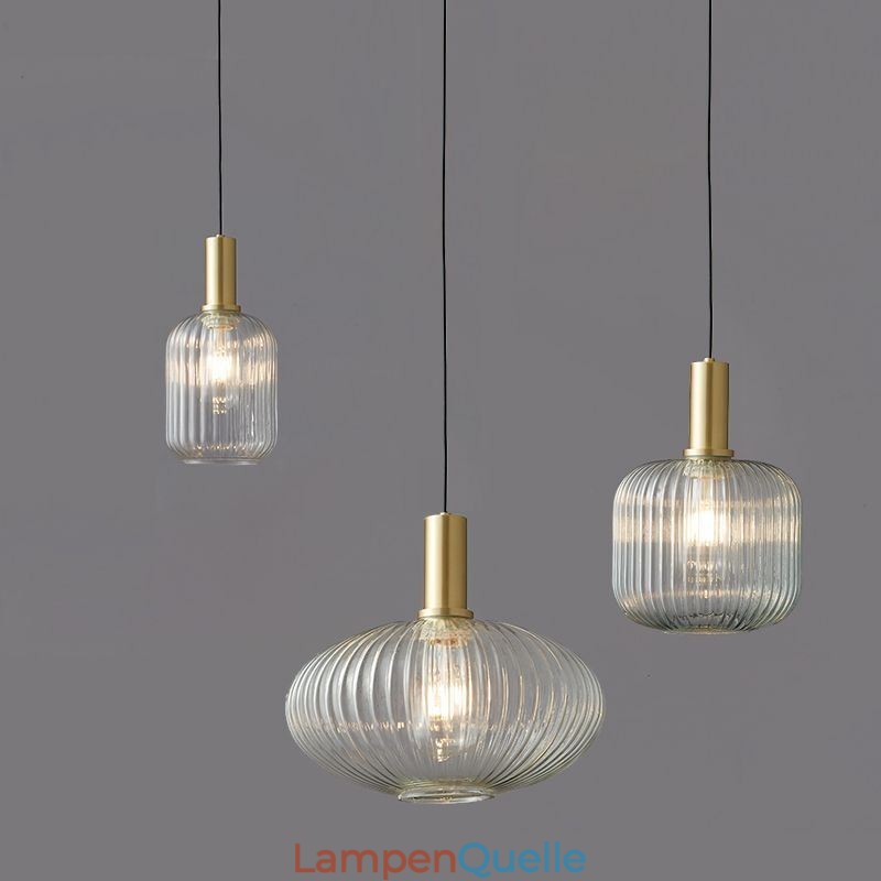 Moderne Pendelleuchte mit einer Leuchte aus Glas, Pendelleuchte, Insel