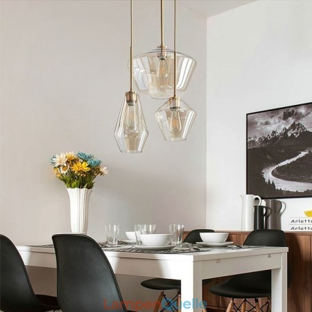 Moderne, schlichte Pendelleuchte aus Glas Moderne, schlichte Pendelleuchte aus Glas
