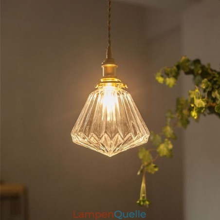 Pendelleuchte aus geripptem Glas mit klarem Diamant Pendelleuchte aus geripptem Glas mit klarem Diamant