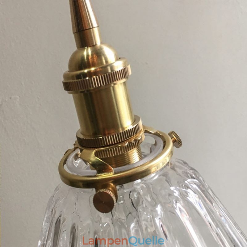 Pendelleuchte aus geripptem Glas mit klarem Diamant