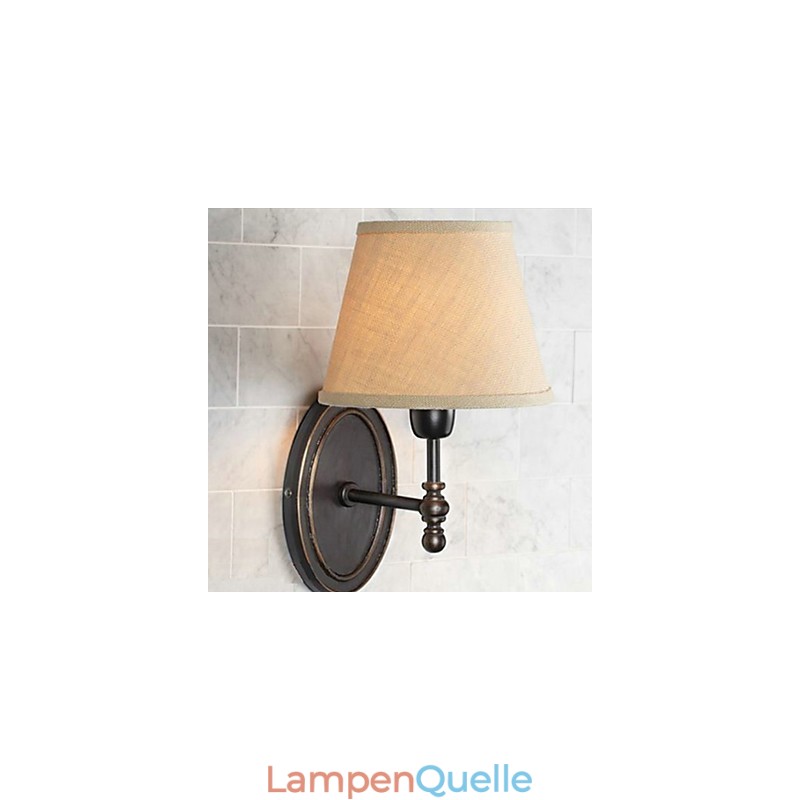 Ländliche nordische Wandlampe im Stil der alten Traditionen mit warmem Stoffbezug