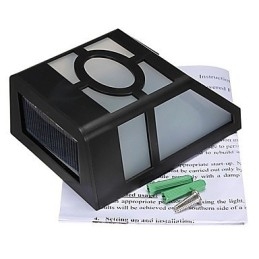 Solarbetriebene Wandleuchte mit 2 Laternen, warmgelb