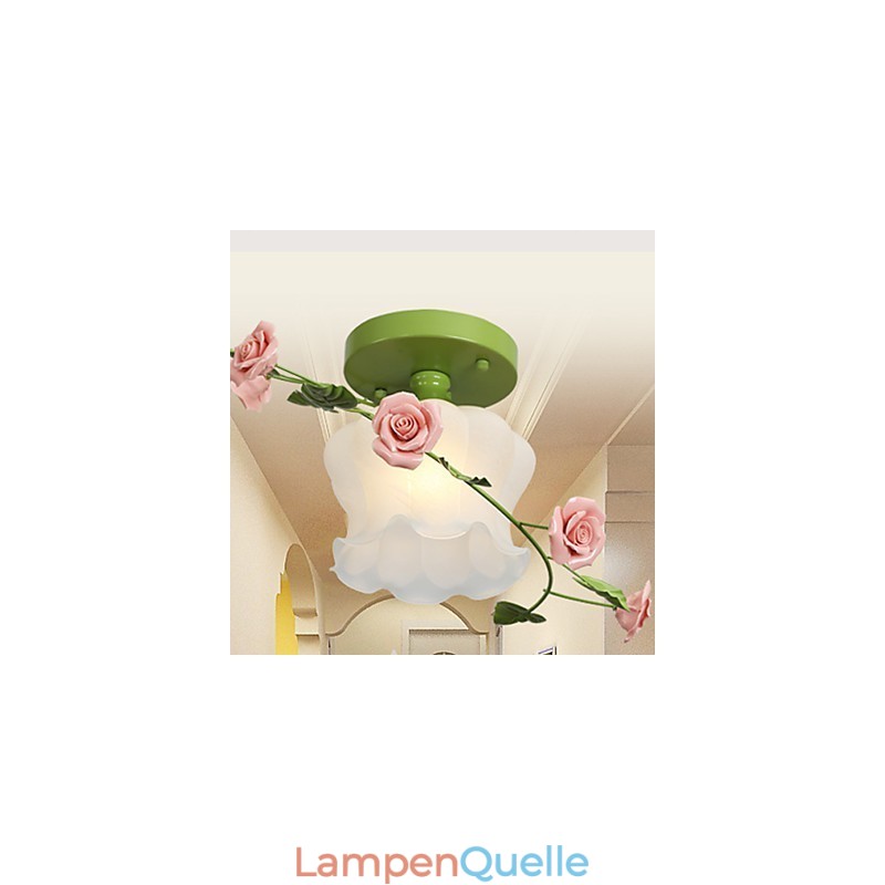 Valentinstag: Die Blumen und Pflanzen des Rosengartens absorbieren das Licht der Kuppel