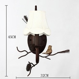 Nordamerikanische Vintage-Wandlampe aus Metall mit Vogel und Tannenzapfen aus Kunstharz, passend für die Wandleuchte im Wohnzimmer und Esszimmer