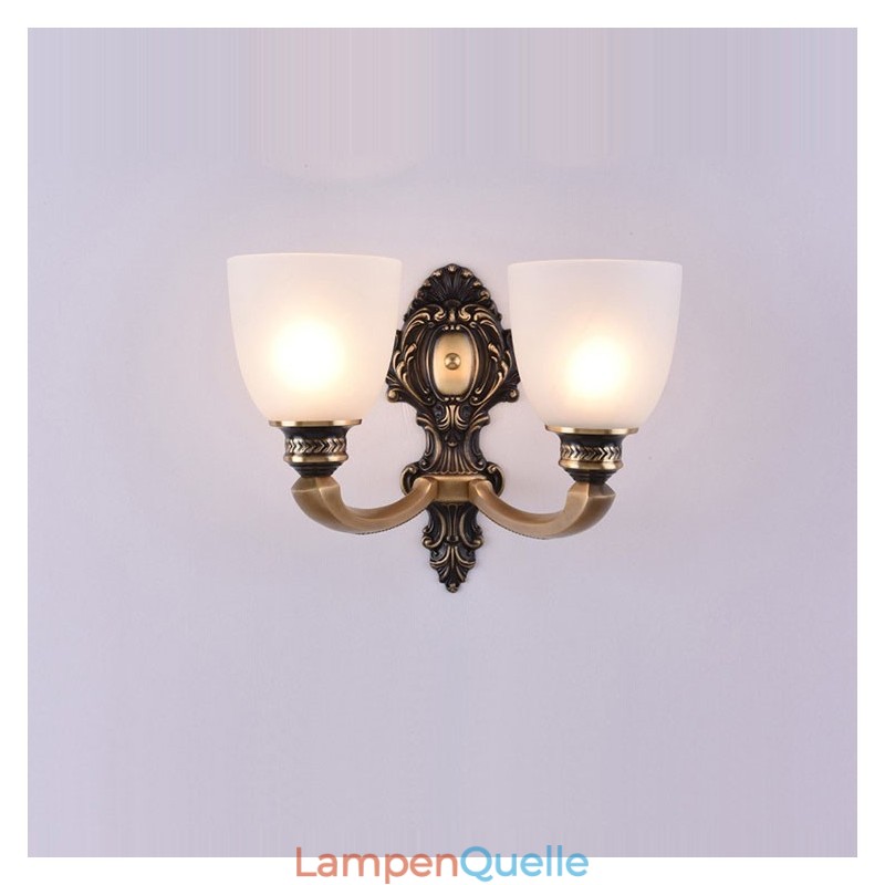 Luxuriöse, rustikale Wandleuchte aus reinem Messing im Retro-Vintage-Stil mit 2 Kerzenlichtern und Glasschirmen, speziell für Hotels, Büros, Ausstellungsräume, Wohnzimmer und Esszimmer