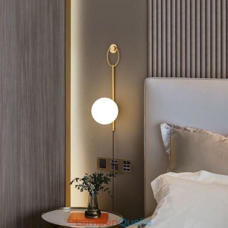 Moderne Globe Wandleuchte aus gebürstetem Goldglas Moderne Globe Wandleuchte aus gebürstetem Goldglas