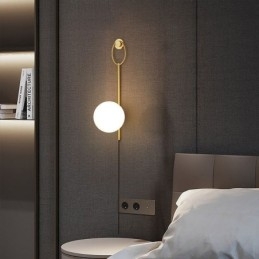 Moderne Globe Wandleuchte aus gebürstetem Goldglas