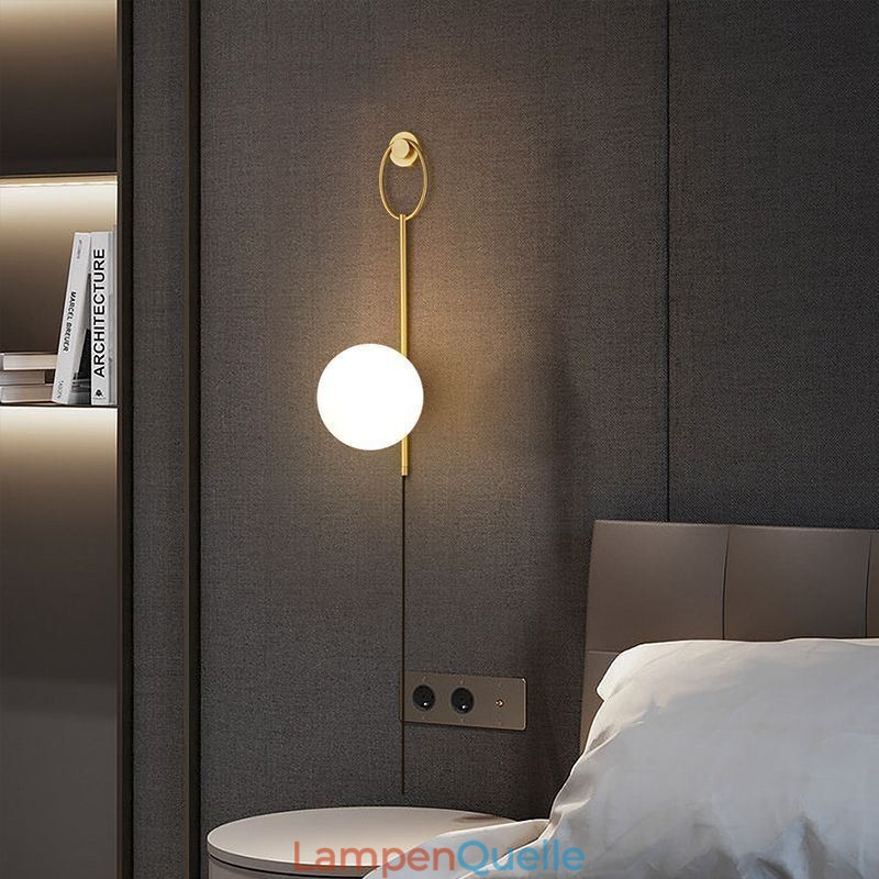 Moderne Globe Wandleuchte aus gebürstetem Goldglas