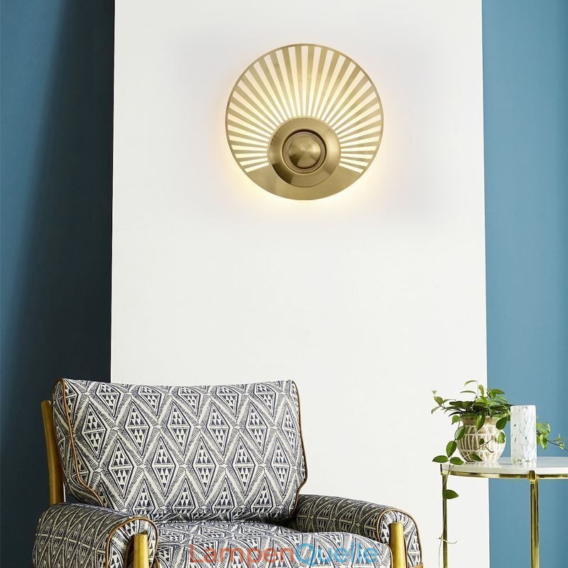 Nordische Messing-Wandlampe, ausgehöhlte runde Form, Wandleuchte