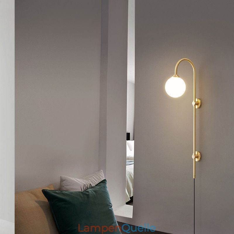Moderne Wandleuchte aus gebürstetem Gold