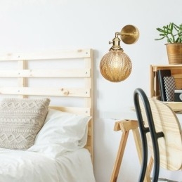 Moderne Bean-Wandleuchte mit Kugelglasschirm