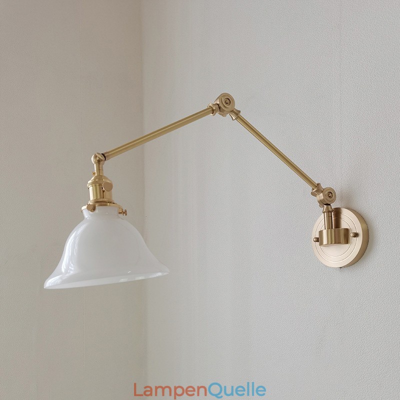 Moderne Wandleuchte mit Glasschirm