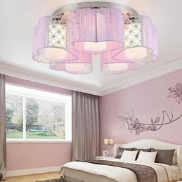 Modezeichnung Stoffkunst aus geschnitzten Mustern oder Designs auf Holzarbeiten, sitzende leichte Haut, absorbiert Kuppellicht