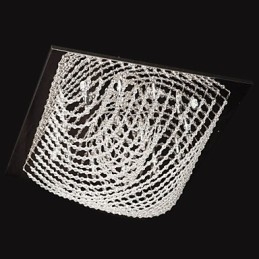 Traditioneller klassischer Kronleuchter aus Kristall und Chrommetall