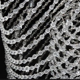 Traditioneller klassischer Kronleuchter aus Kristall und Chrommetall